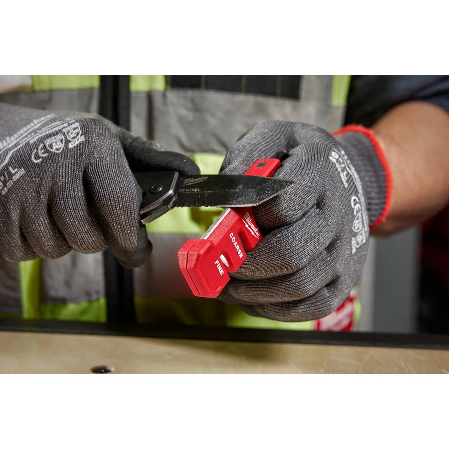 Milwaukee 48-22-1590 - Aiguiseur de couteaux compact