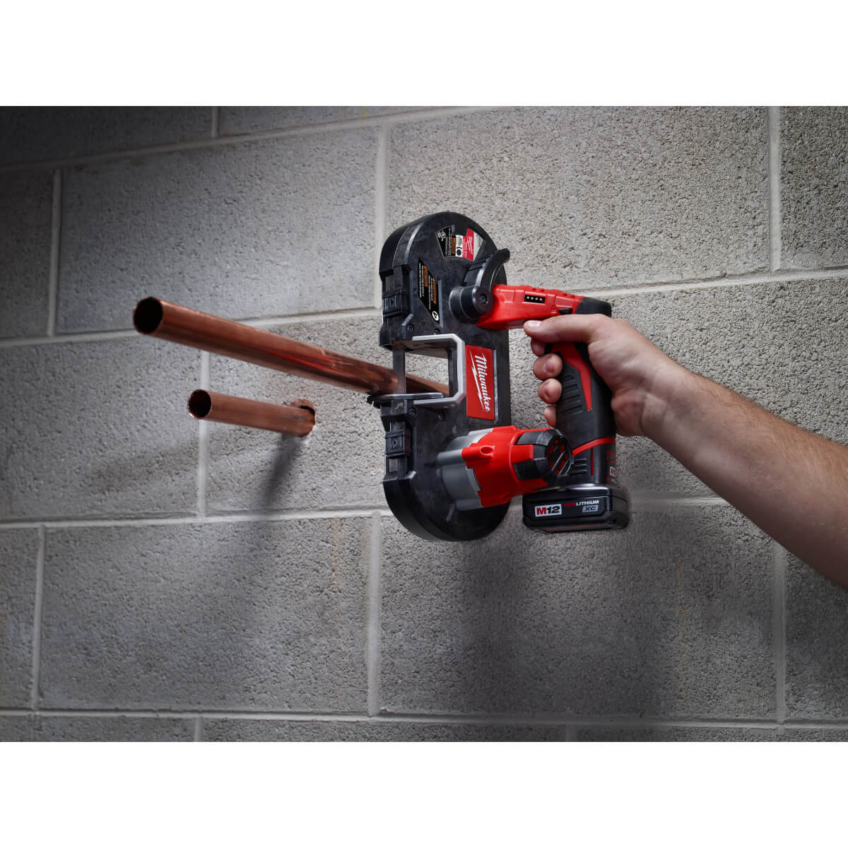 Milwaukee 2429-21XC - Kit de scie à ruban sous-compacte sans fil M12™