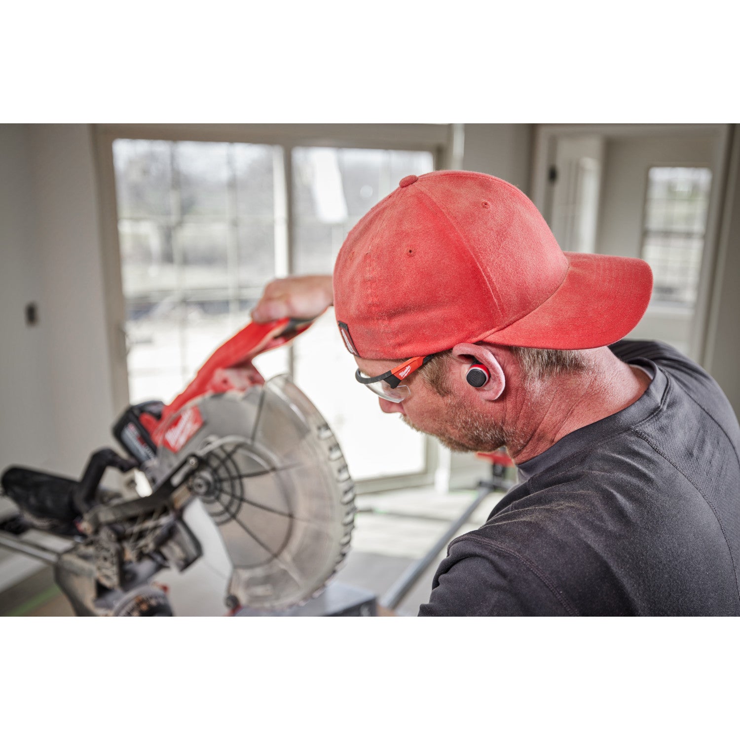 Milwaukee 2191-21 - Écouteurs de chantier Bluetooth® USB REDLITHIUM™