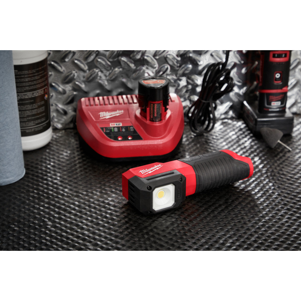 Milwaukee 2127-20 - Lampe de correspondance des couleurs pour peinture et détails M12™