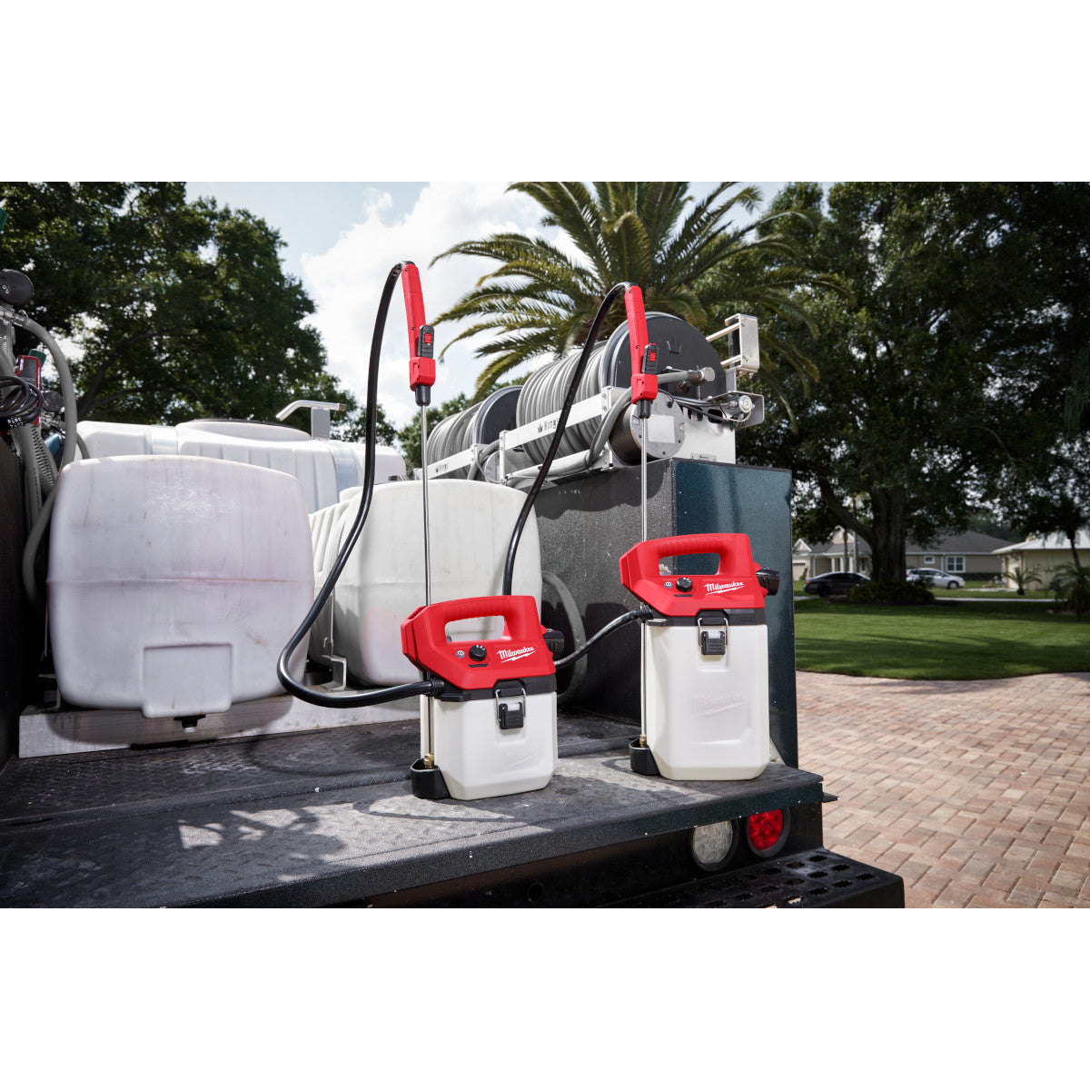 Milwaukee 2528-21G2 - M12™ 2 Gallon Handheld Sprayer Kit