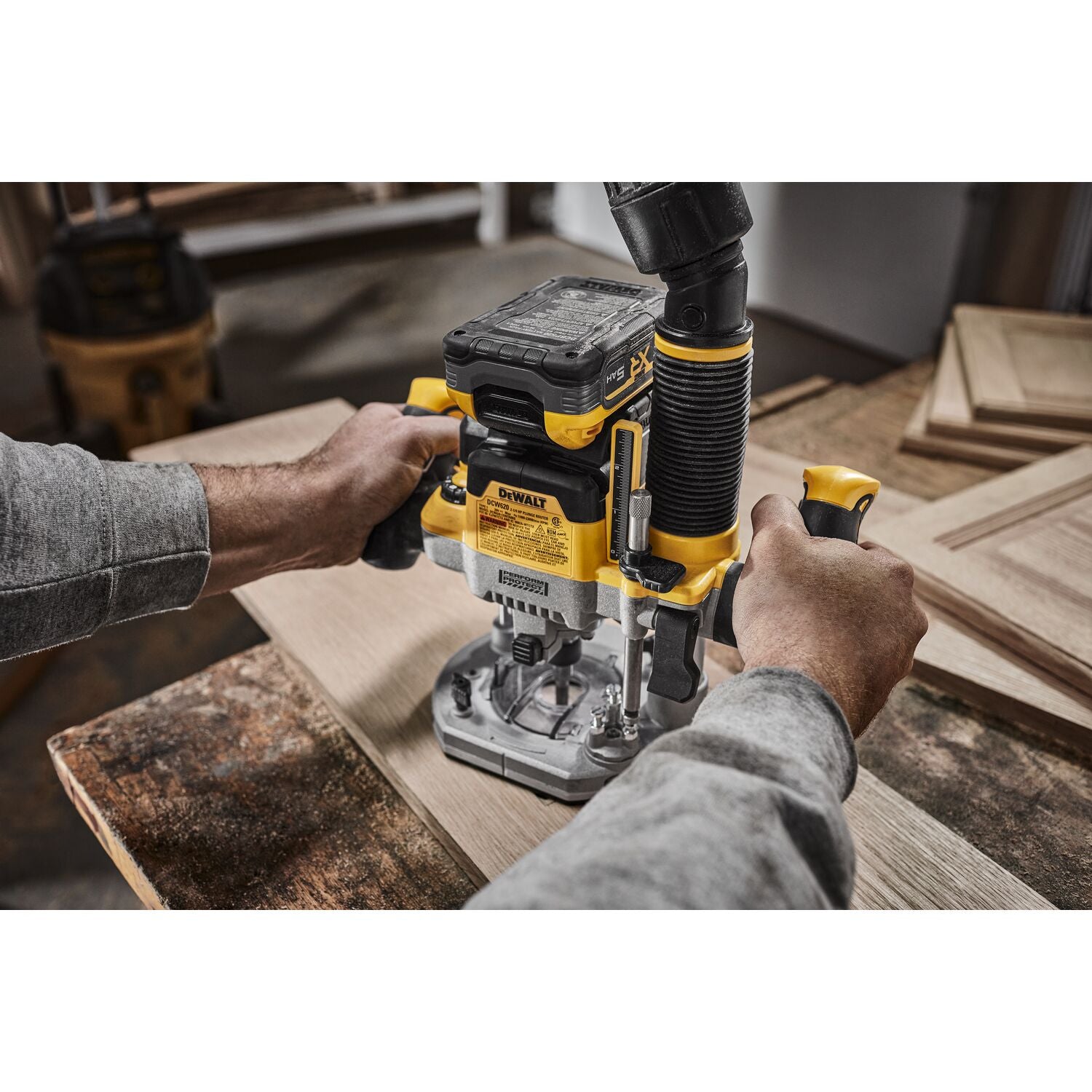 Défonceuse plongeante DEWALT DCW620B-20V MAX XR 2-1/4 CV