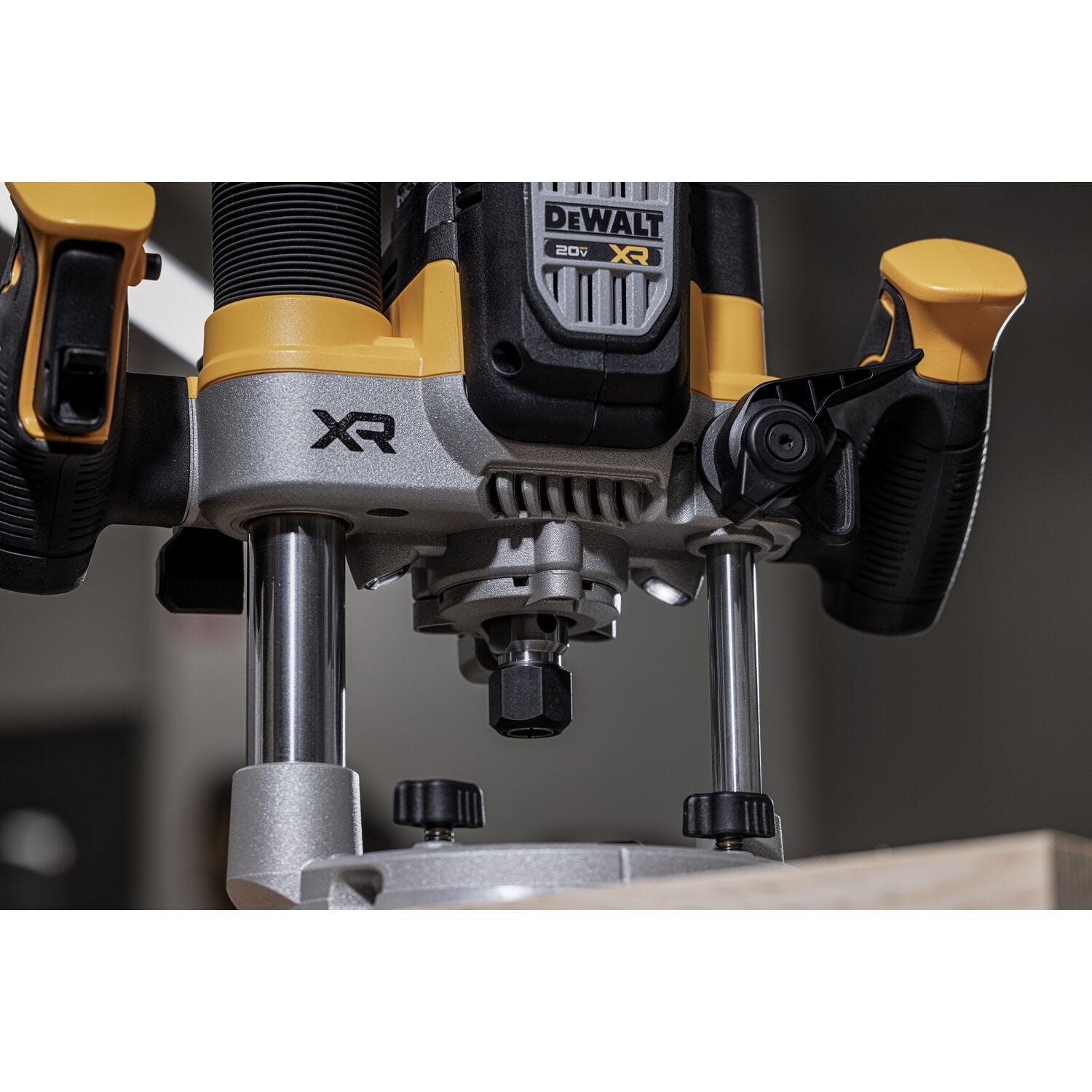 Dewalt DCW620B  - 20V MAX* XR® BRUSHLESS CORDLESS 2-1/4 PEAK HP PLUNGE ROUTER (TOOL ONLY)