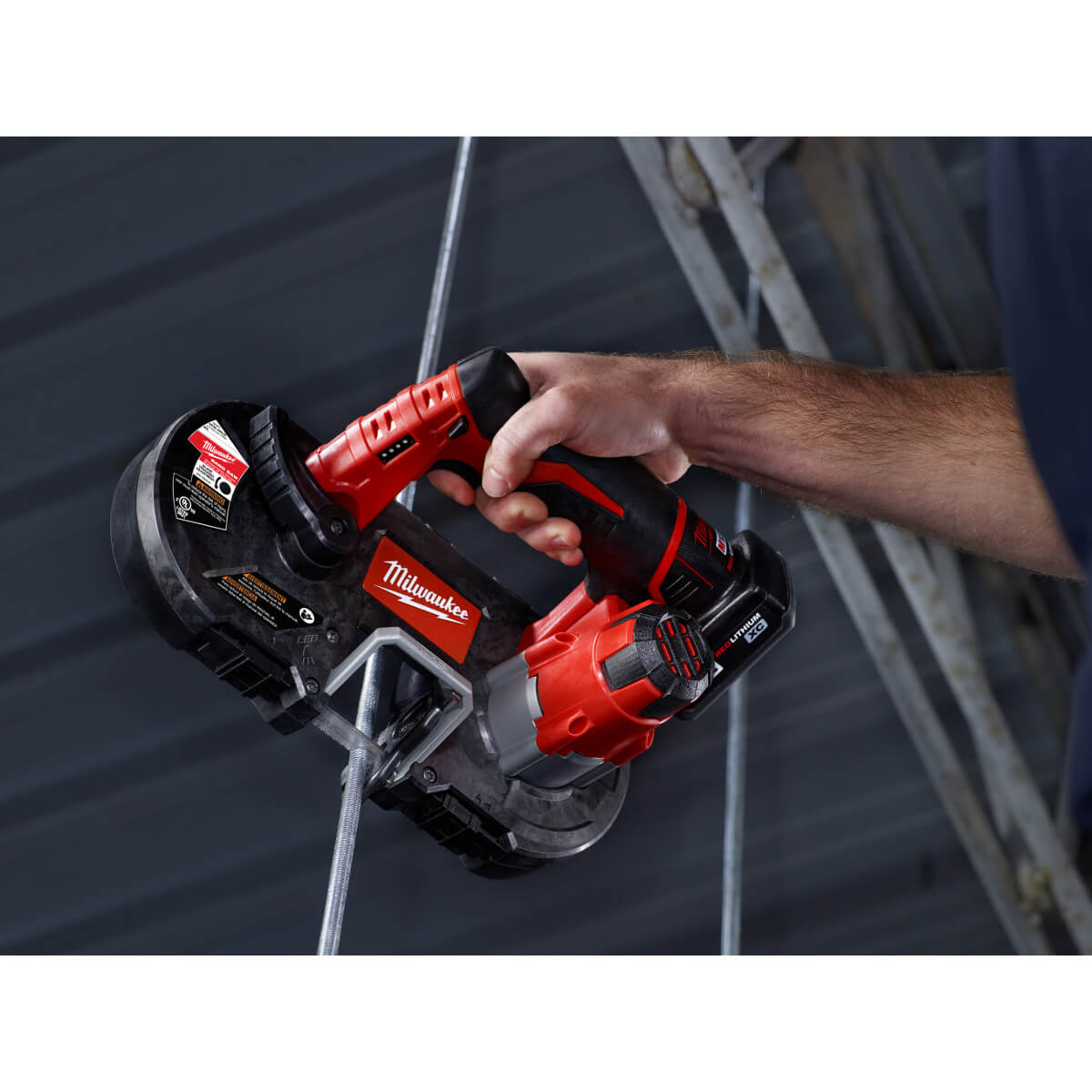 Milwaukee 2429-21XC - Kit de scie à ruban sous-compacte sans fil M12™