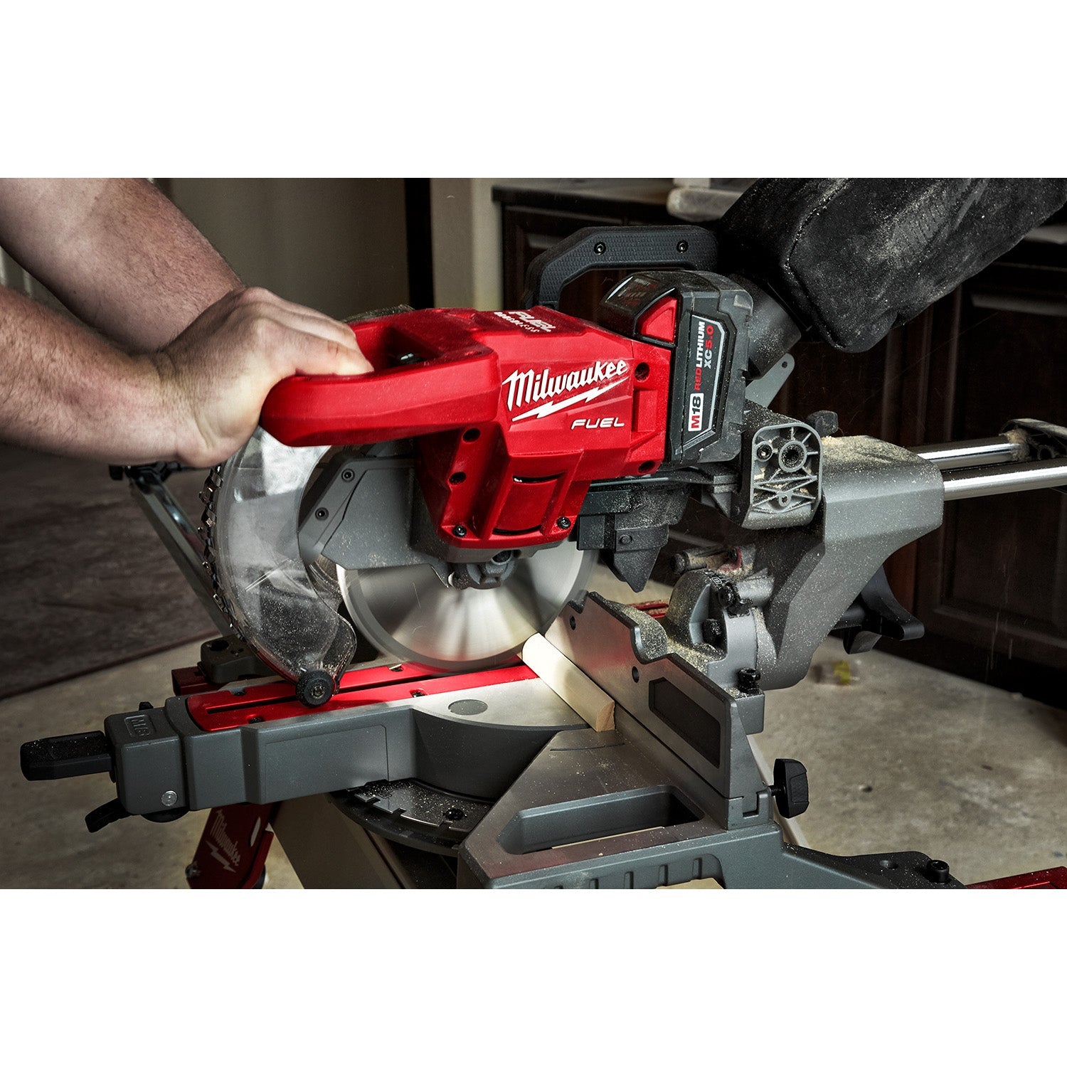 Milwaukee 2733-21 - Scie à onglets combinée coulissante à double biseau M18 FUEL™ de 7-1/4 po