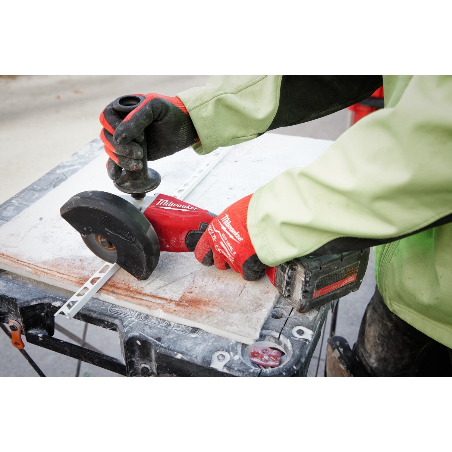 Milwaukee 2686-20 - Meuleuse à tronçonner sans balais M18™ 4-1/2" / 5", interrupteur à palette