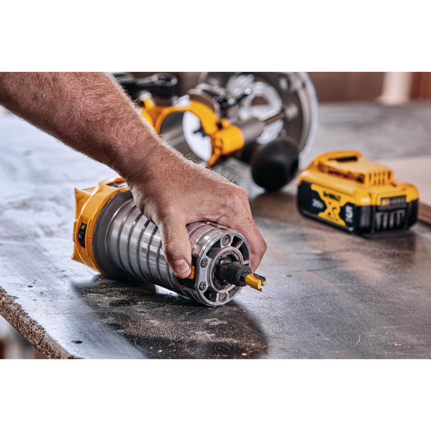 Dewalt DCW600B - 20V MAX COMPACT ROUTER