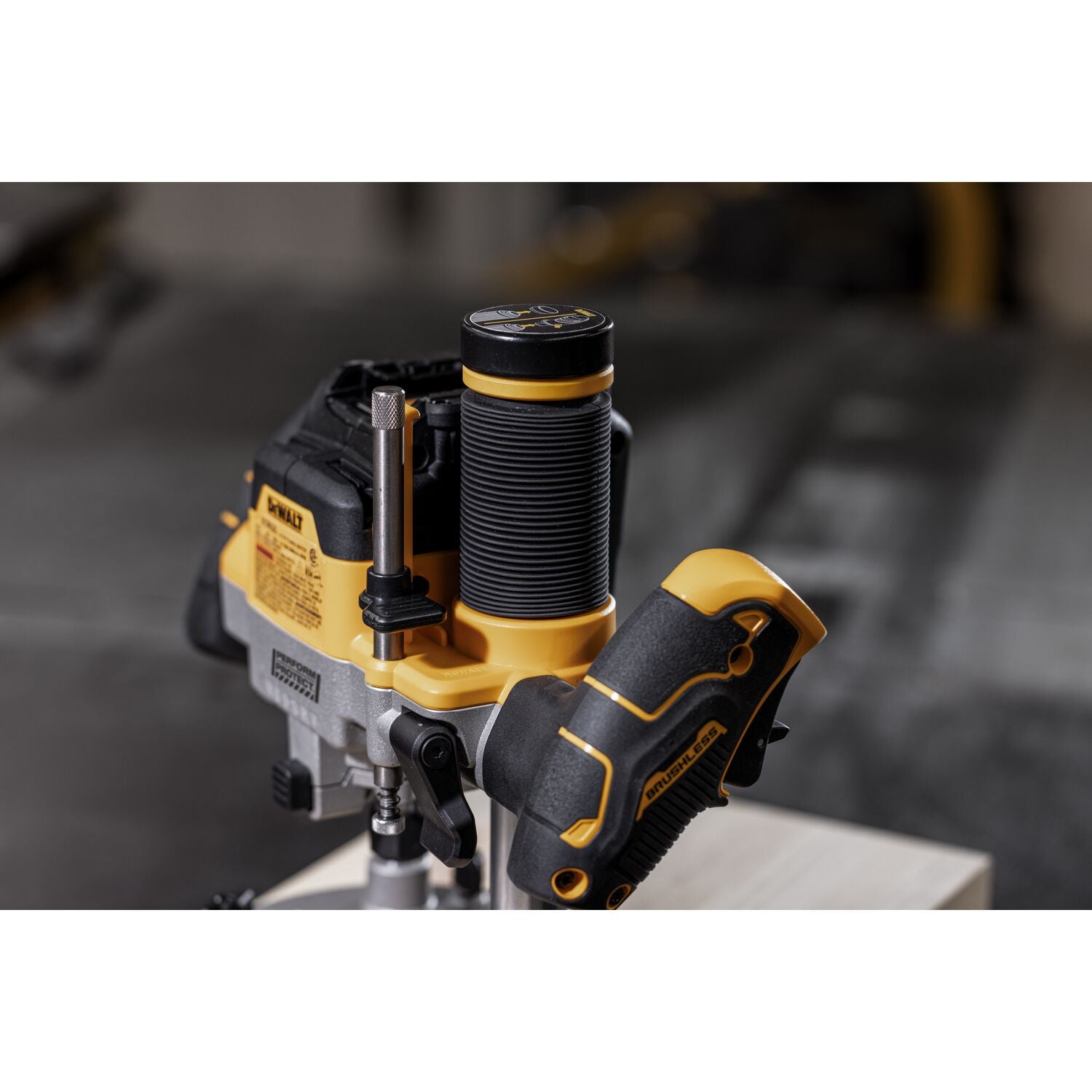 Dewalt DCW620B  - 20V MAX* XR® BRUSHLESS CORDLESS 2-1/4 PEAK HP PLUNGE ROUTER (TOOL ONLY)