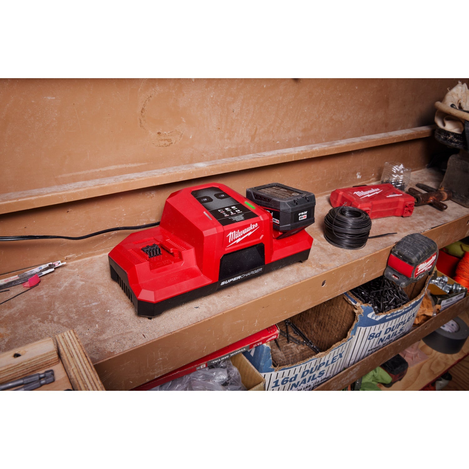 Milwaukee 48-59-1815 - M18™ Dual Bay Simultaneous Super Charger