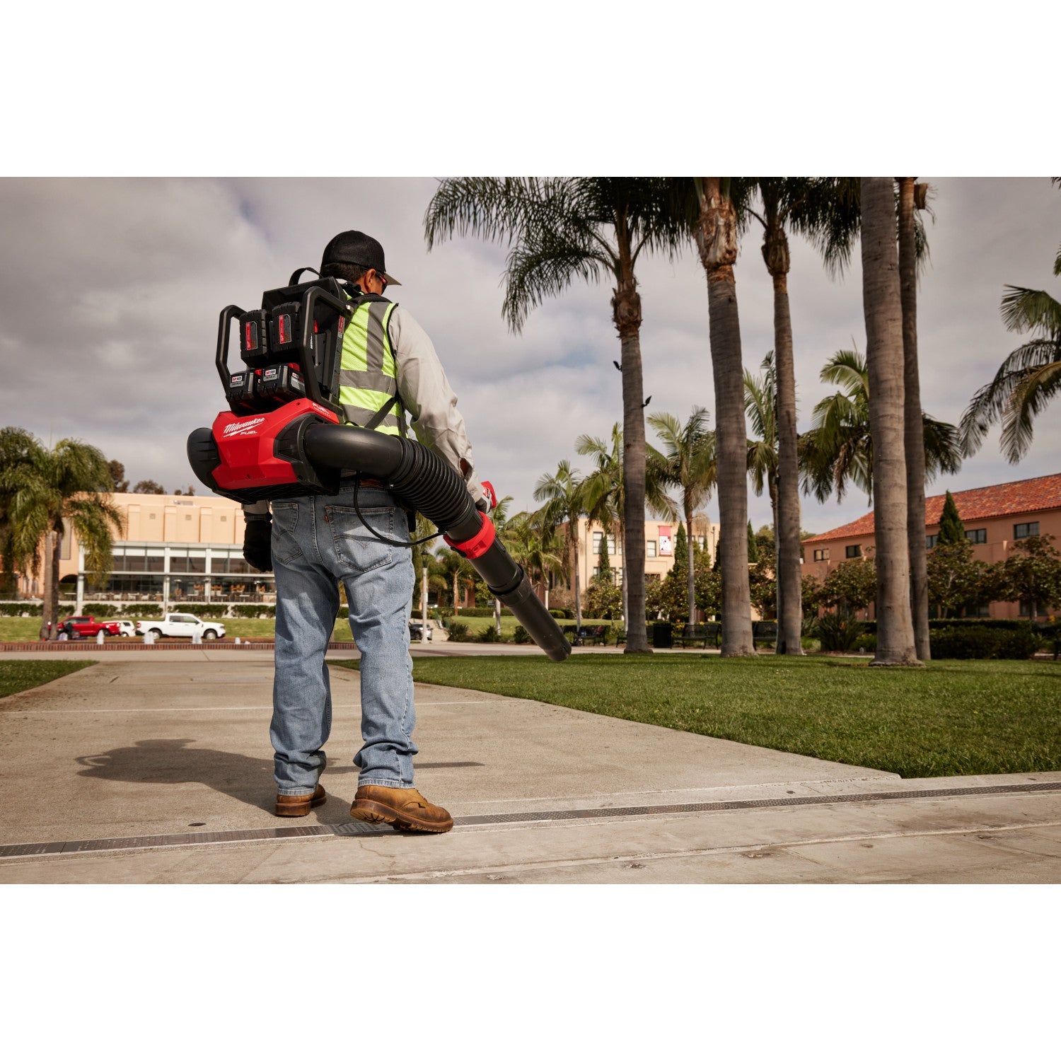 Milwaukee 3009-20 - M18 FUEL™ Rucksack-Bläser mit Doppelakku