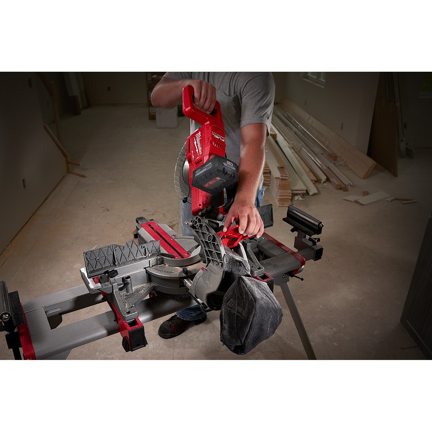 Milwaukee 2734-21 - Scie à onglets combinée coulissante à double biseau M18 FUEL™ 10 po