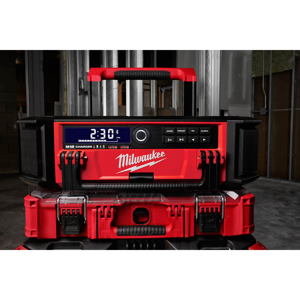 Milwaukee 2950-20 - Radio M18™ PACKOUT™ + chargeur