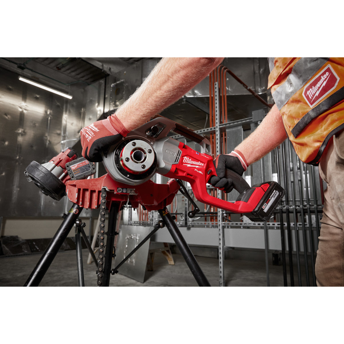 Milwaukee 2870-22 - M18 FUEL™ Compact Pipe Threader w/ ONE-KEY™ w/ 1/2" - 1-1/4" Compact NPT Forged Aluminum Die Heads