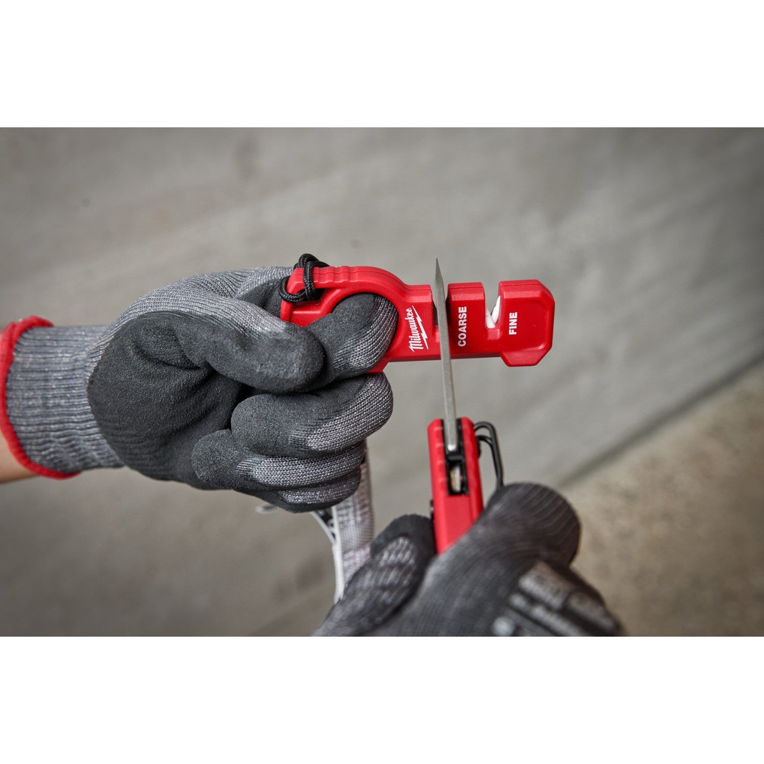 Milwaukee 48-22-1590 - Aiguiseur de couteaux compact