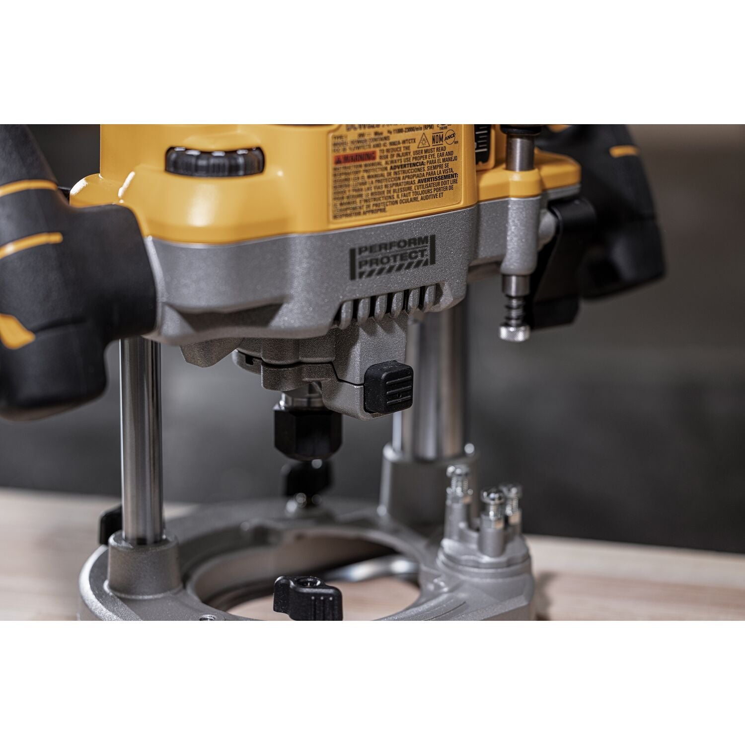 Défonceuse plongeante DEWALT DCW620B-20V MAX XR 2-1/4 CV