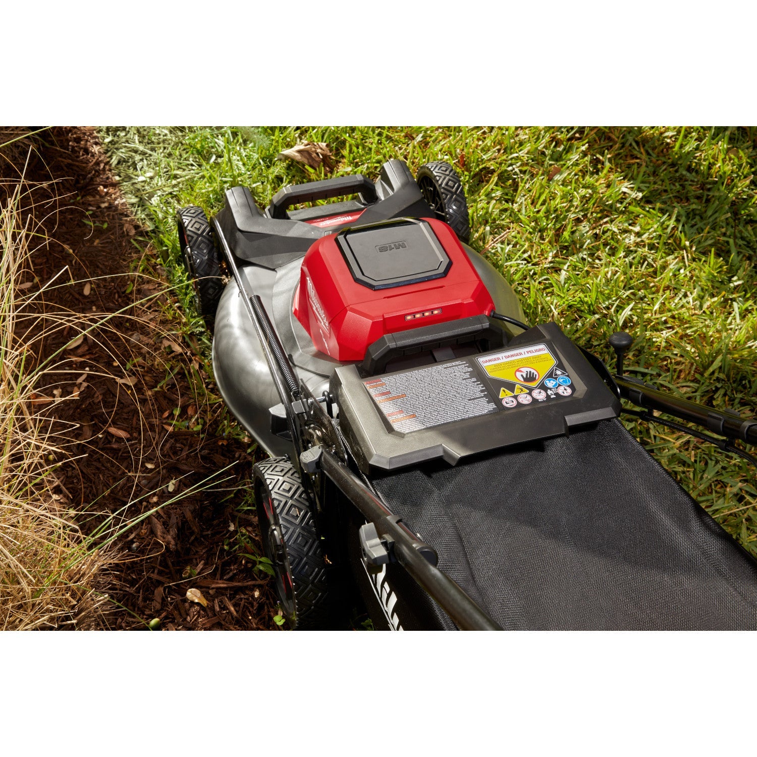 Milwaukee 2823-22HD - M18 FUEL™ 21" Selbstfahrender Rasenmäher mit Doppelbatterie