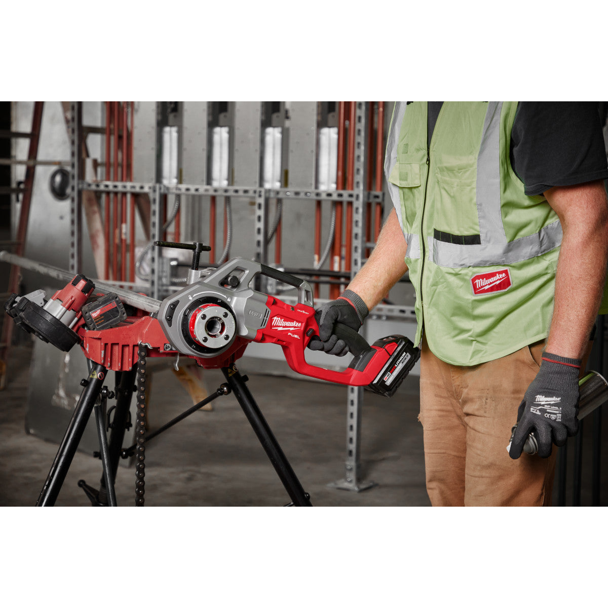 Milwaukee 2870-22 - M18 FUEL™ Compact Pipe Threader w/ ONE-KEY™ w/ 1/2" - 1-1/4" Compact NPT Forged Aluminum Die Heads