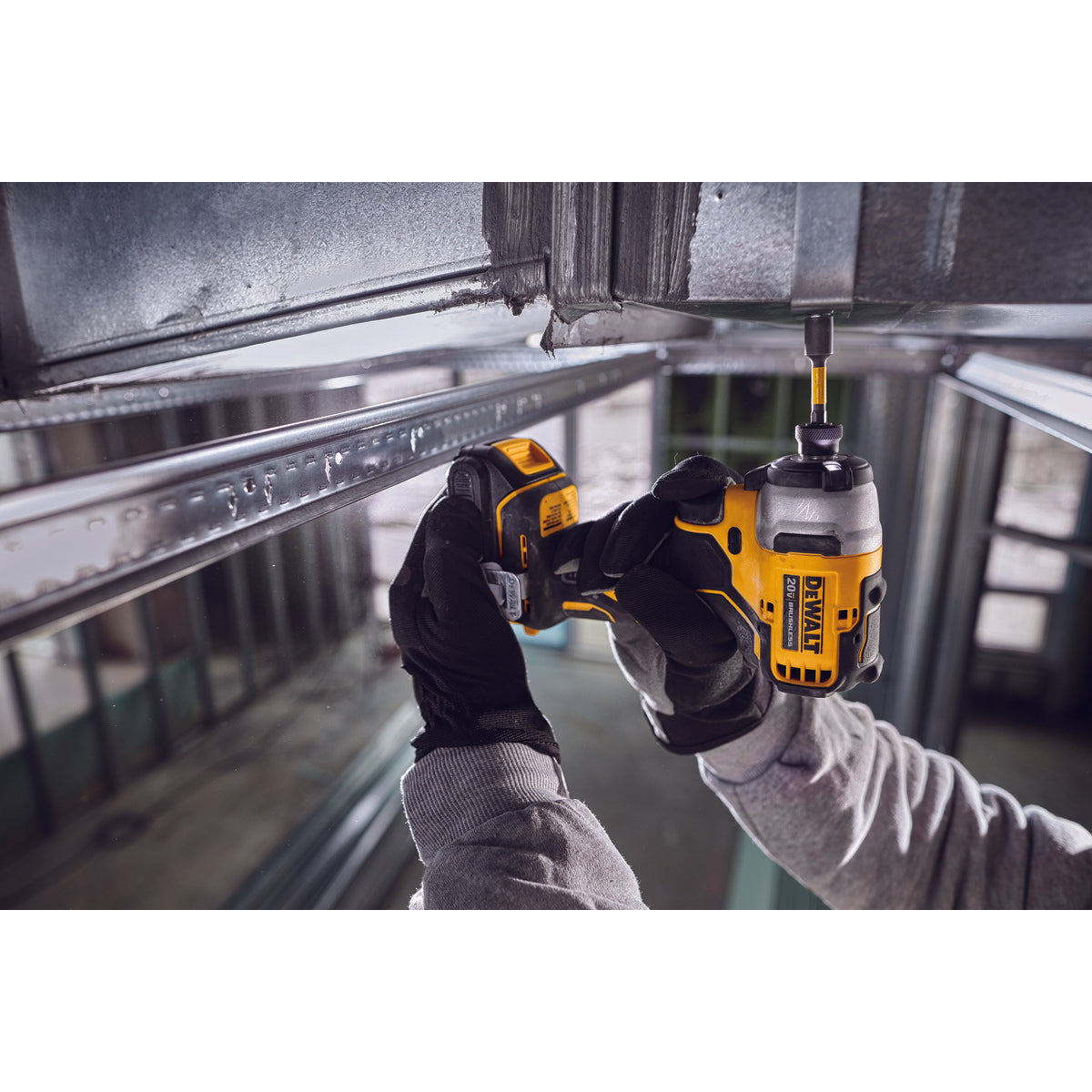 DEWALT DCF809C2 ATOMIC 20V MAX* BRUSHLESS CORDLESS COMPACT 1/4 IN. IMPACT  DRIVER KIT 2 BATTERY KIT