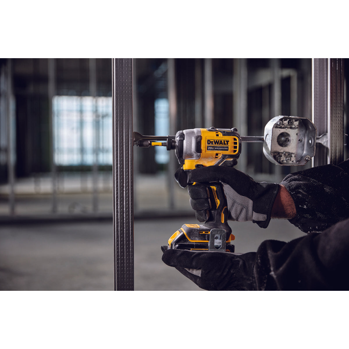 DEWALT DCF809C2 ATOMIC 20V MAX* BRUSHLESS CORDLESS COMPACT 1/4 IN. IMPACT  DRIVER KIT 2 BATTERY KIT