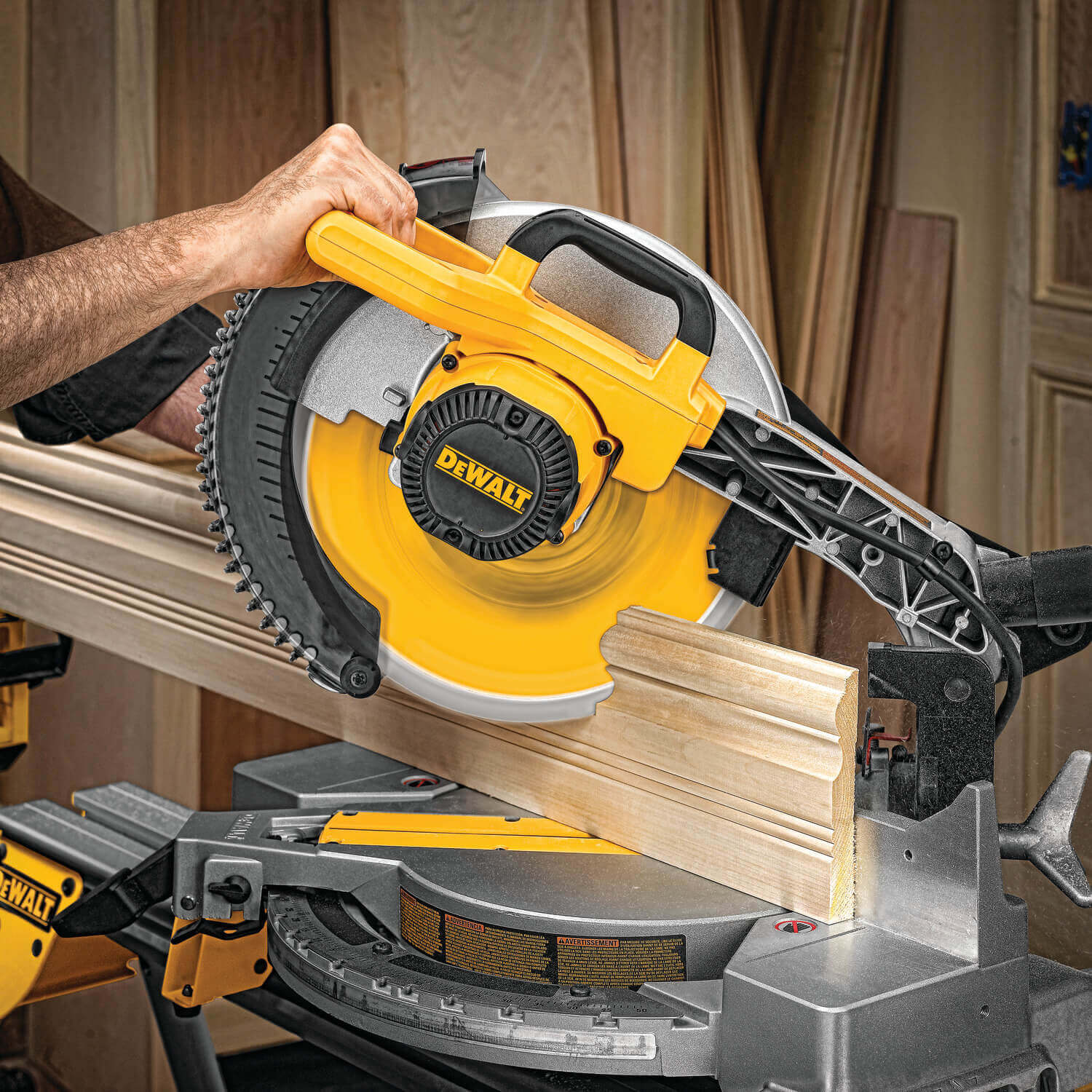 DEWALT DW3126 Series 20 12-Inch 60 Tooth ATB Thin Kerf Crosscutting Miter Saw Blade with 1-Inch Arbor - wise-line-tools