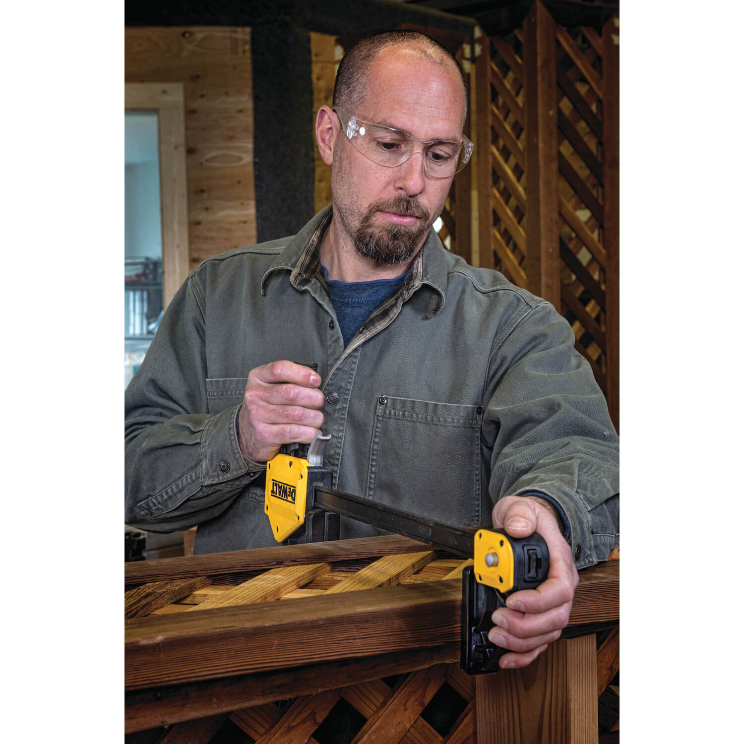 DEWALT DWHT83186 24" EXTRA LARGE TRIGGER CLAMP - wise-line-tools